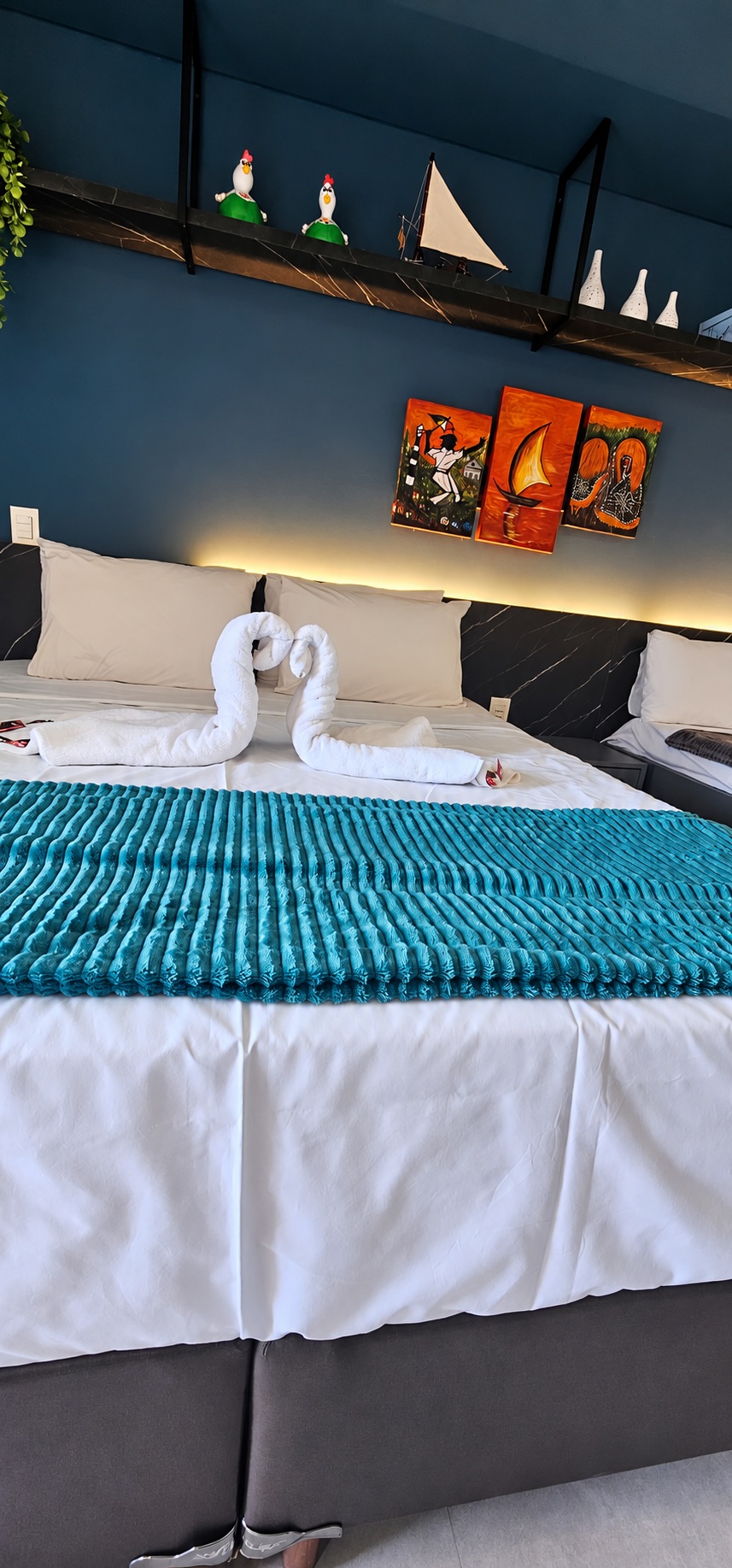 Cama preparada para receber você no flat